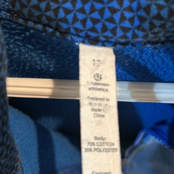 Authentic lululemon hoody size 12 like new condition - Picture 2 of 4